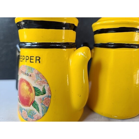 Vintage Georgia Salt And Pepper Shakers - Picture 10 of 10